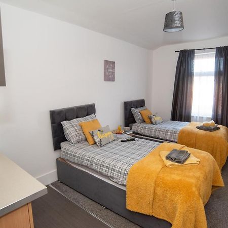 Bentley House With En-Suites Crewe Buitenkant foto