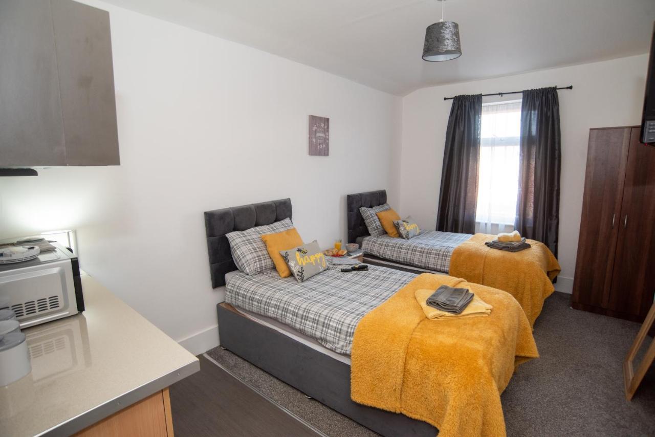 Bentley House With En-Suites Crewe Buitenkant foto