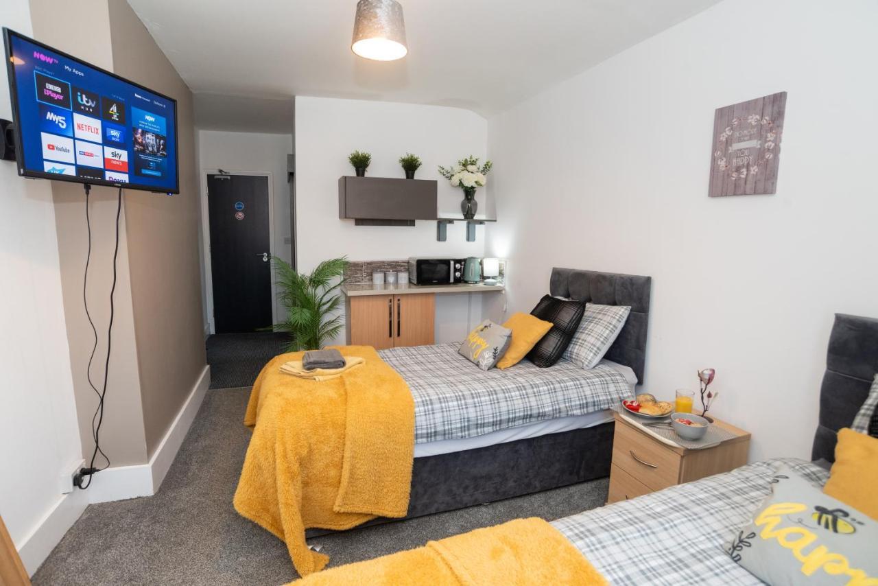 Bentley House With En-Suites Crewe Buitenkant foto