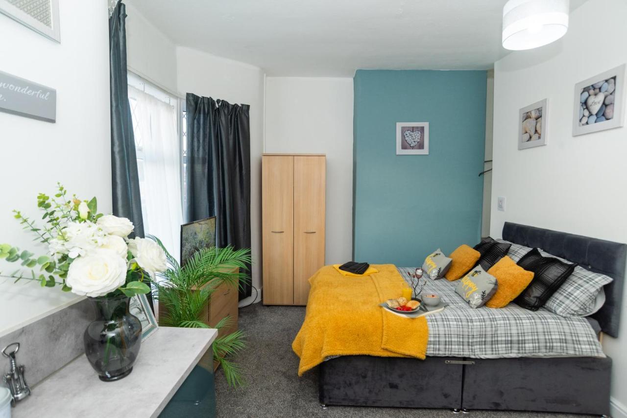Bentley House With En-Suites Crewe Buitenkant foto