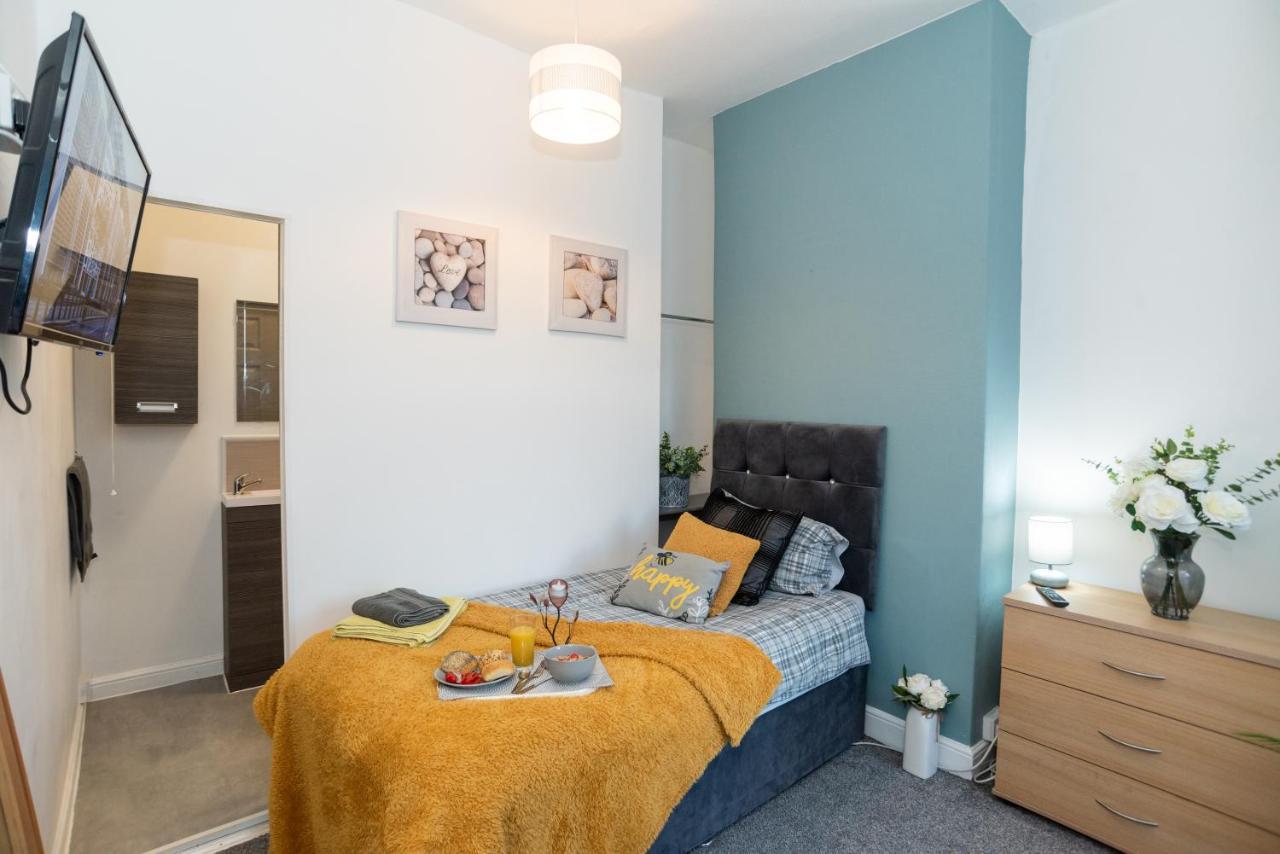 Bentley House With En-Suites Crewe Buitenkant foto