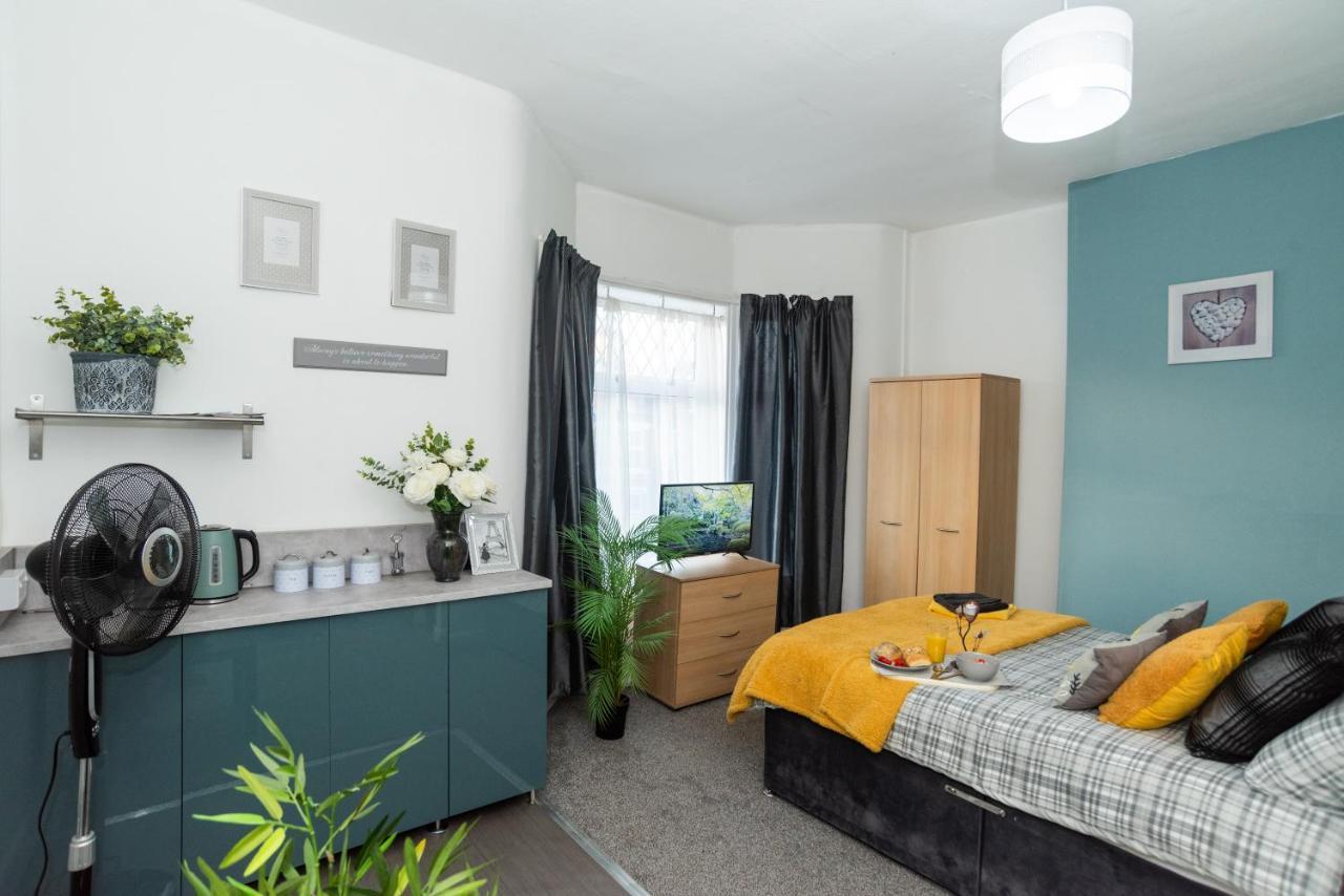 Bentley House With En-Suites Crewe Buitenkant foto