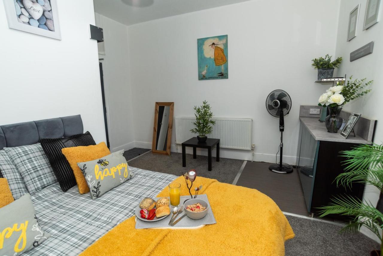 Bentley House With En-Suites Crewe Buitenkant foto