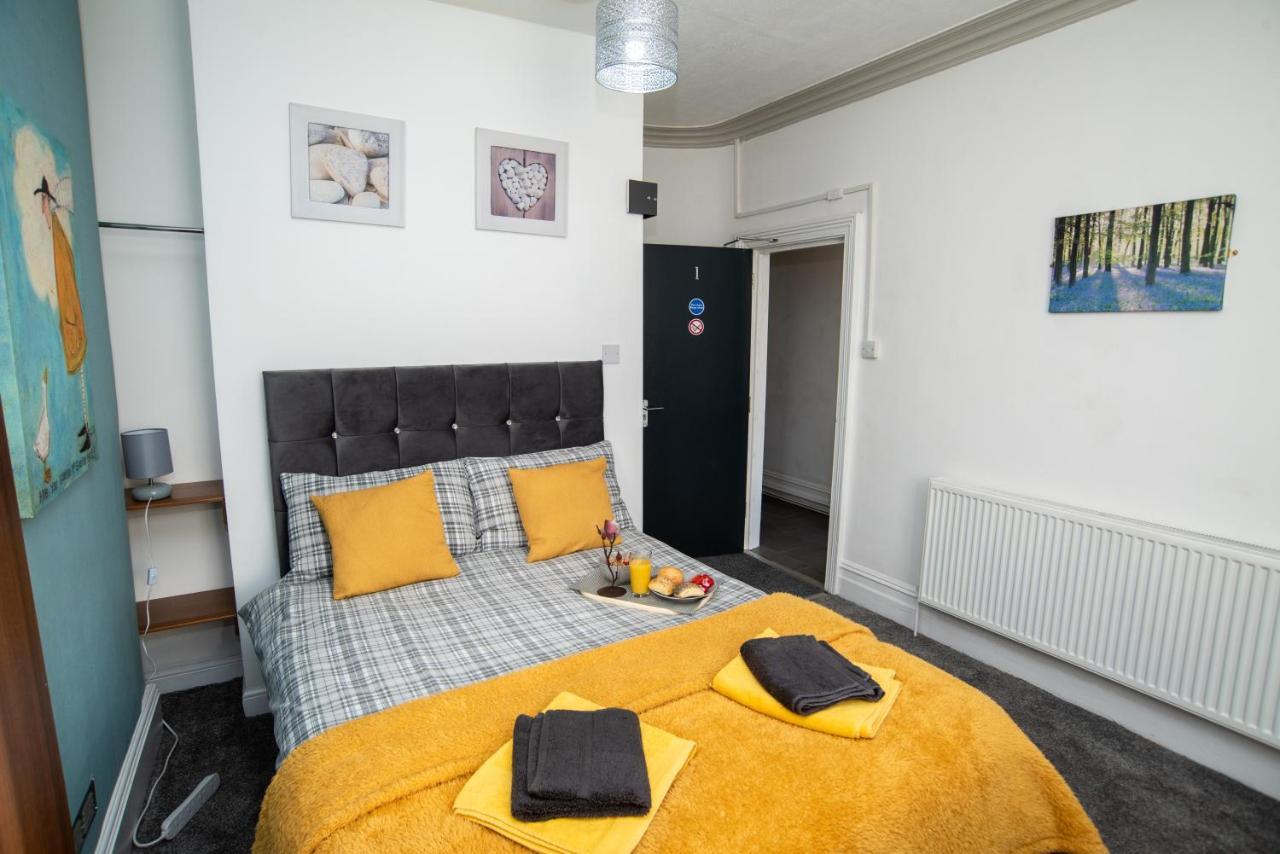 Bentley House With En-Suites Crewe Buitenkant foto