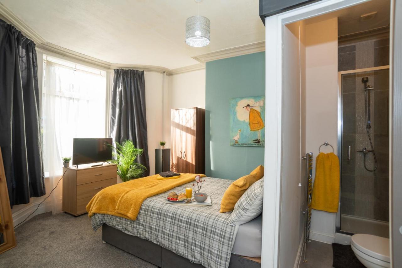 Bentley House With En-Suites Crewe Buitenkant foto