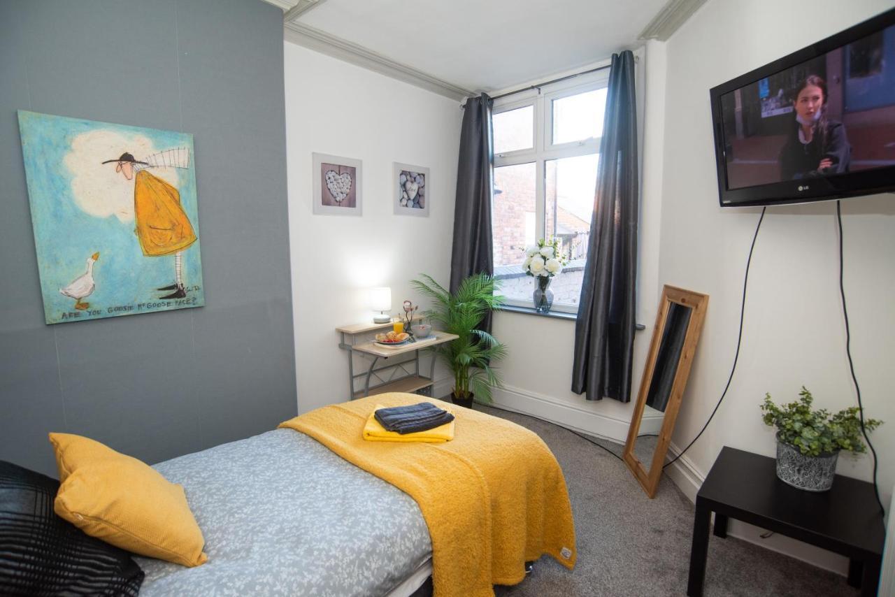 Bentley House With En-Suites Crewe Buitenkant foto