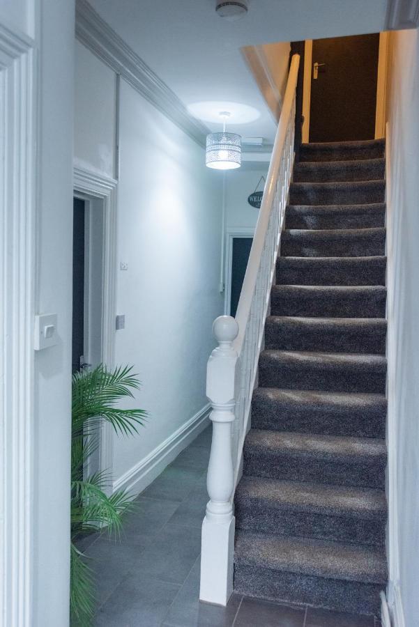 Bentley House With En-Suites Crewe Buitenkant foto