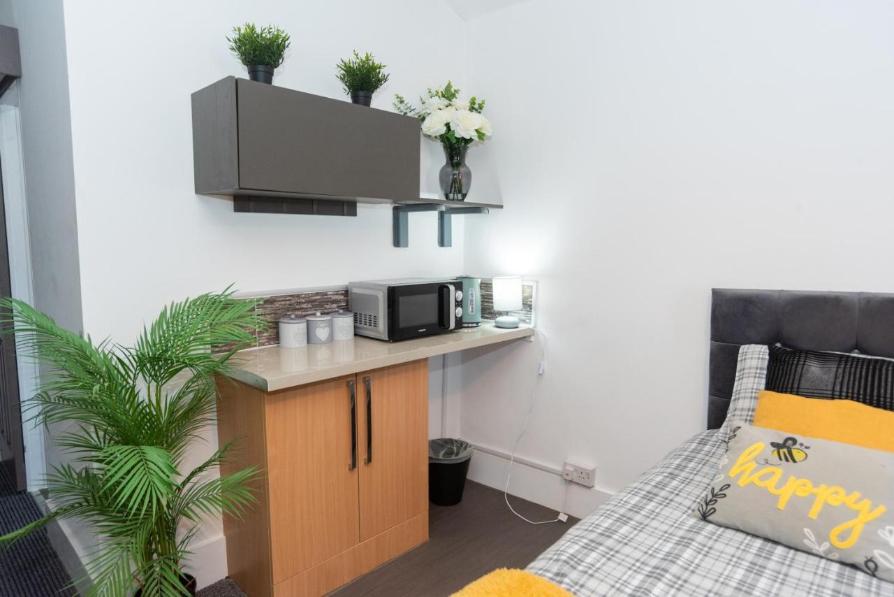 Bentley House With En-Suites Crewe Buitenkant foto