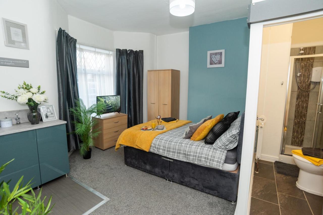 Bentley House With En-Suites Crewe Buitenkant foto