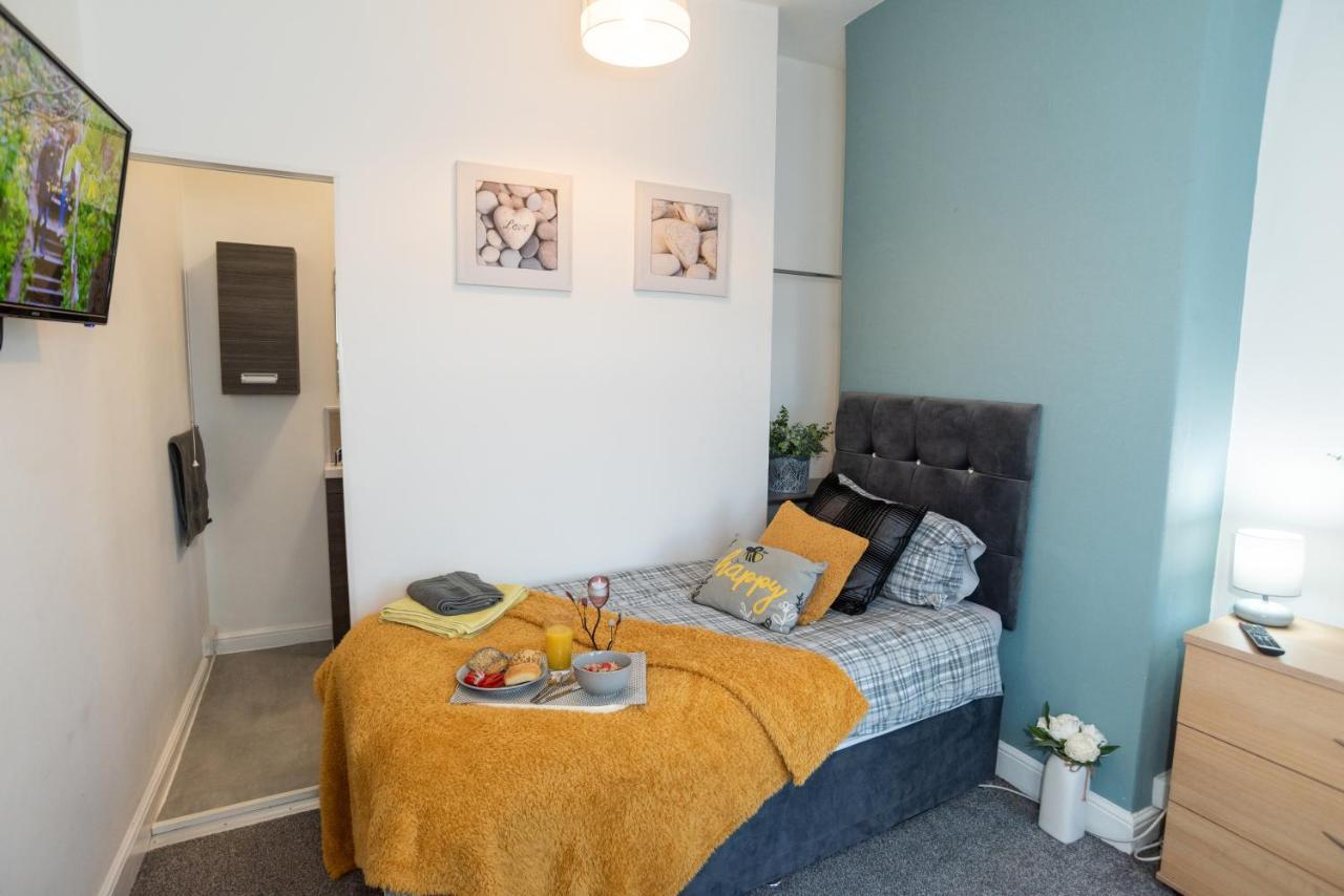 Bentley House With En-Suites Crewe Buitenkant foto