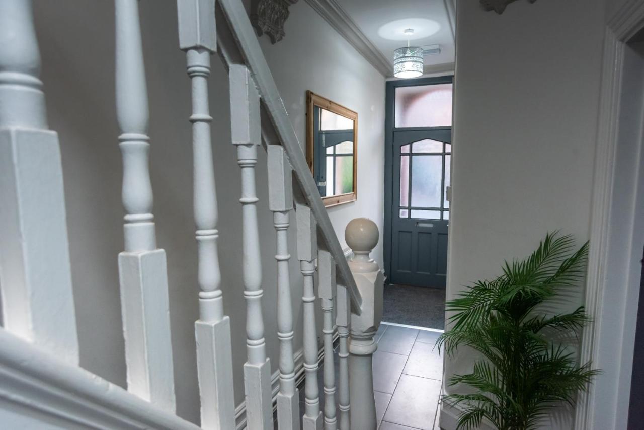 Bentley House With En-Suites Crewe Buitenkant foto